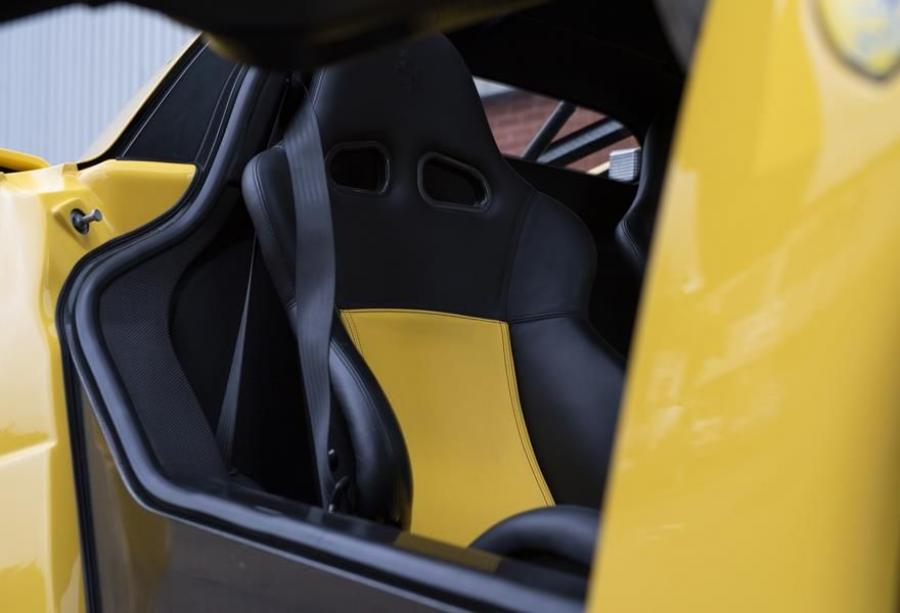 Интерьер Ferrari Enzo Giallo Modena 2003 года  (фото 7 из 12)
